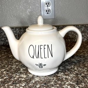 Rae Dunn by Magenta Queen Bee Teapot, never used
